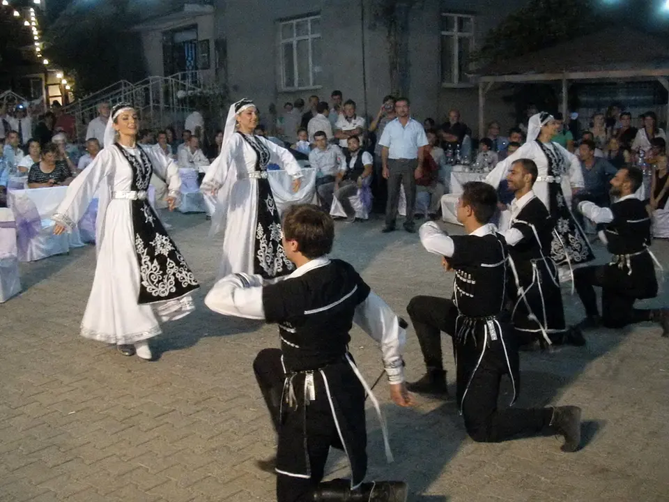 Nart Ateşi Kafkas Dans Topluluğu