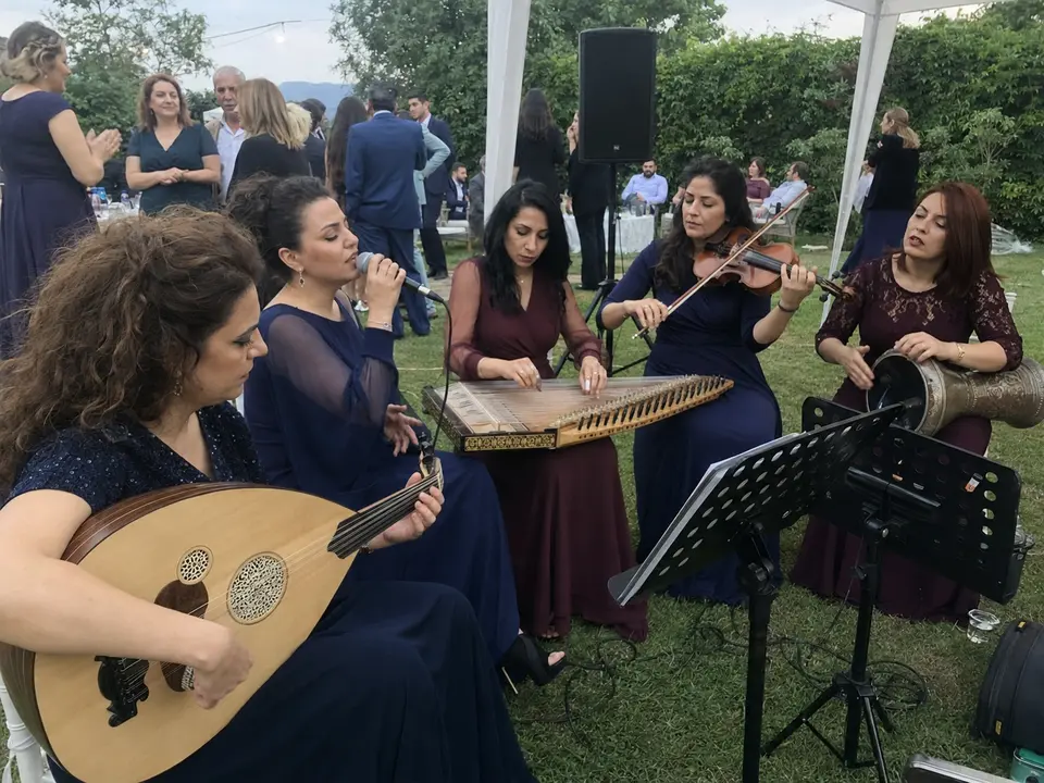 İzmir Lâlezar Kadın Fasıl Grubu
