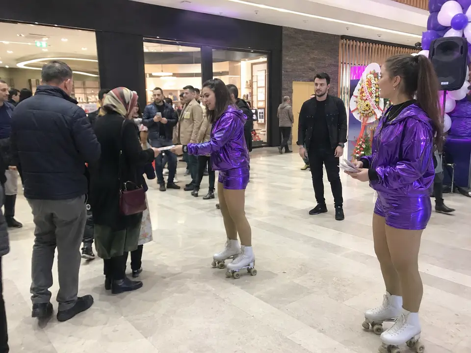 Turuncu Hat – İzmir Patenli Tanıtım Personeli ve Mobil Promosyon Ekibi